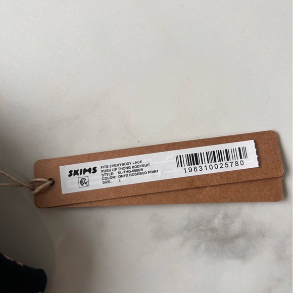 SKIMS Fits Everybody Bodysuit - Picture 4 of 4